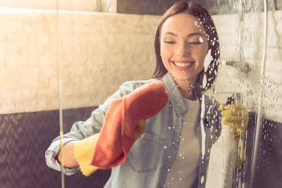 Jak vyčistit skleněný sprchový kout